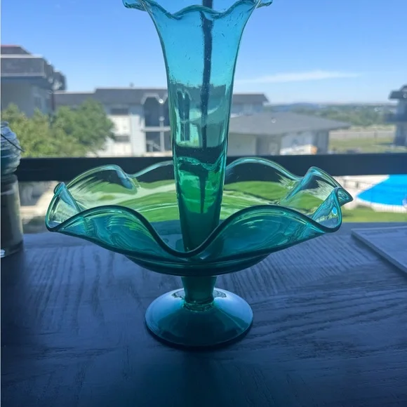 Distinctive elegant epergne Glass Vase and Bowl Set - Picture 3 of 9